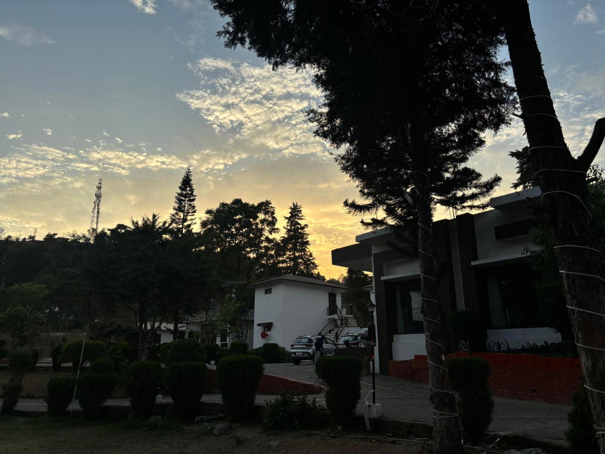 Shikha Resort Ewentbliz Bhīm Tāl Exterior foto